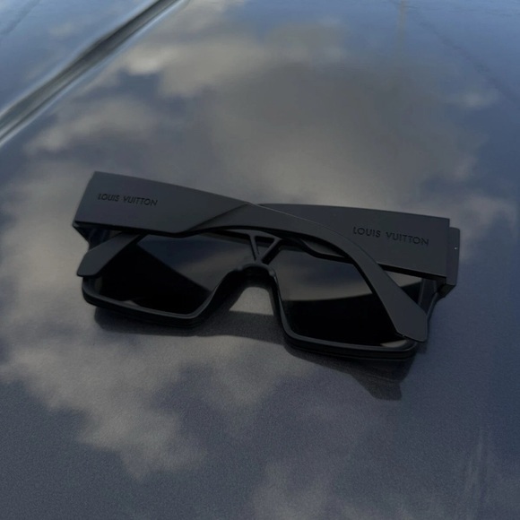 Louis Vuitton Black Monogram Sunglasses - Picture 8 of 8